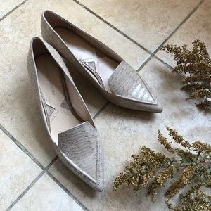 POINTY TOE kitten HEEL. Size 7.5